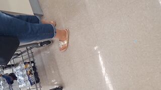 Morning Shopper Older Chick Brown Feet