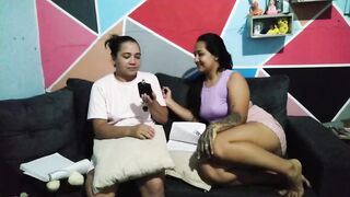 mientras me adelanto con mis estudios, le doy placer a mi trainer