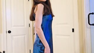 Lewd Wife Got Tired Awaiting for Spouse and Decided to Masturbate