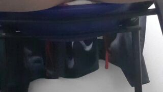 MASAJEANDOME LOS TESTICULOS