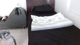 La visita de mi madrastra y mi hermanastra me dejo muy cachondo