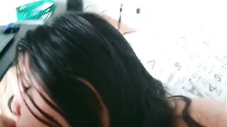 GORDITA JUEGA CON SU LOVENSE!!,Grita de Placer por el Vibrador - Da una Mamada a su Amigo que la Gra