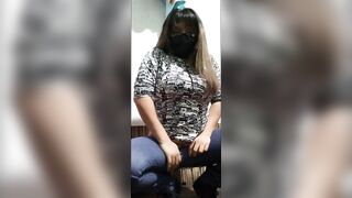 WHAT A SOAKED CUNT U'VE!! I SEE MY STEPMOTHER AND THIS BABE EXCITEDLY TOUCHES HER LARGE SHAWED CUNT