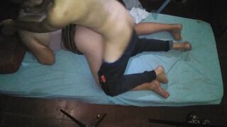 Le subo su pollera a rallas le corro la tanga de lado y me pongo lubricante para metersela