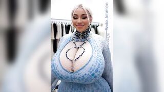 Ebony Chicks with Huge Tits, Huge Thighs, Heavy Butt