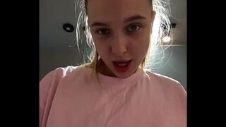 Jucielussie masturbating in public gym