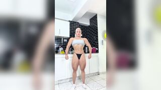 Bodybuilder blond delivers wild solo titillation