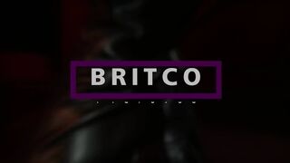 mother I'd like to fuck Dipping Her Moist Cunt in a Pool