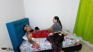 Madrastra descubre que su hijastro se folla a su amiga - Porno en Español