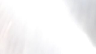 Pajaso en la bodega del heno, el heno pica