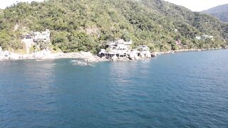 SEXO EN LA PLAYA CON MI CAMARERA