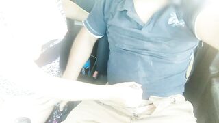 mujer entra auto desconocido enseña tetas y da una paja se masturba saca leche a miron en publico