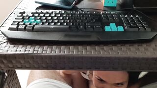 PILLO A MI JUGANDO JUEGOS DE PORNO Y ME LO FOLLO A EL