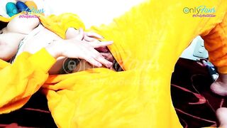 Pijamada con mi padrastro mientras su esposa esta aun lado, me deja llena de lechita