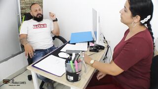 Llego a un trato muy caliente con mi jefe - Parte 1 - Porno en Español