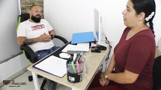 Llego a un trato muy caliente con mi jefe - Parte 1 - Porno en Español