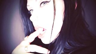 Grow your addiction to my large red lips! I know u're in longing with my sexy throat!