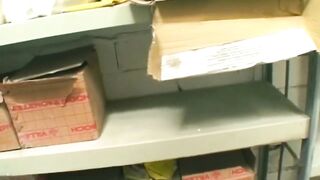 Older Doxy Fists Gaping Twat Oozing Thick Cum