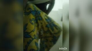 Cubanobeebo caliente en el baño