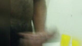 Cubanobeebo caliente en el baño