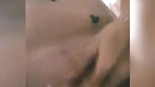 Solita con mi pene de goma