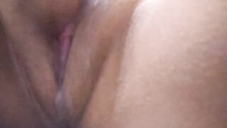 Cutie fingering at the bath