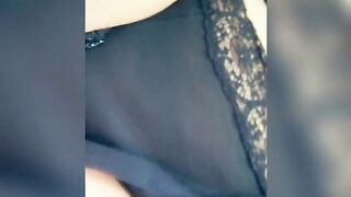 Disfrutando de mí con mis uñas largas