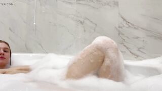 Squirting and Masturbating in a Bath with A lot of Bubble Washroom