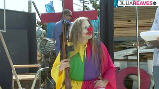 Lustful gal sucks a biggest shlong in the sofa to a throat spunk flow