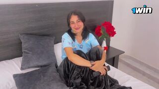 ¿Lo quieres sin condón? Bien... Te dejaré correrte dentro de mí.. jenifer play