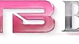 Alice Disordi Likes Large Wang