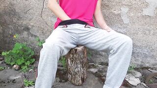 A hotty from the village masturbates her snatch during lunch break - Lesbo_illusion