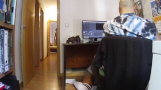 Hermanastras cachondas disfrutando de una polla (subtitulada en español)