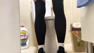 Male Masturbate Until This guy Cums With Converse and White Socks