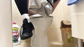 Male Masturbate Until This guy Cums With Converse and White Socks