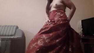 Вылизывают под платьем мою киску и попку. Бурный оргазм - lesbo_illusion