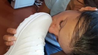 Мои кроссовки такие белые, потому что их облизывает моя девушка - lesbo_illusion