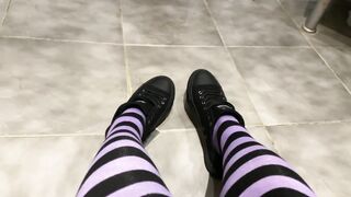 Hunk Masturbating in Baths