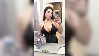 Sara Retali concupiscent in the Gym