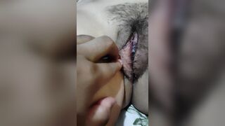 A mi novio le gusta tocarme mucho