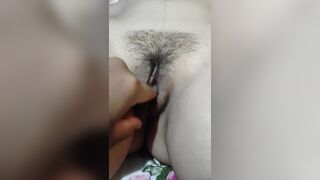 A mi novio le gusta tocarme mucho