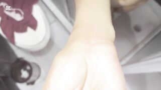 Comiendo el culo a una modelo en el baño del hotel!