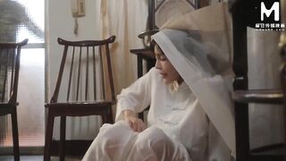 ModelMedia Asia - The widow who cheated on spouse in front of his final photo