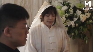 ModelMedia Asia - The widow who cheated on spouse in front of his final photo