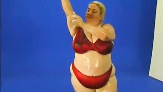 An oiled bushy big beautiful woman screws with her fucker