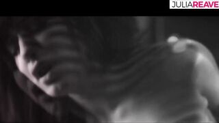 Sexy Lady Gets a Precious Butt Massage