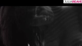 Sexy Lady Gets a Precious Butt Massage