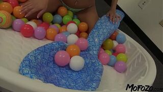 MOFOZO.com - Brunette hair Stripper Likes Licking Balls