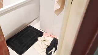 Looking for My Teen Step Sister and Stroking