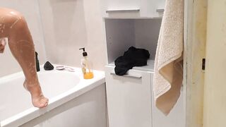 Looking for My Teen Step Sister and Stroking